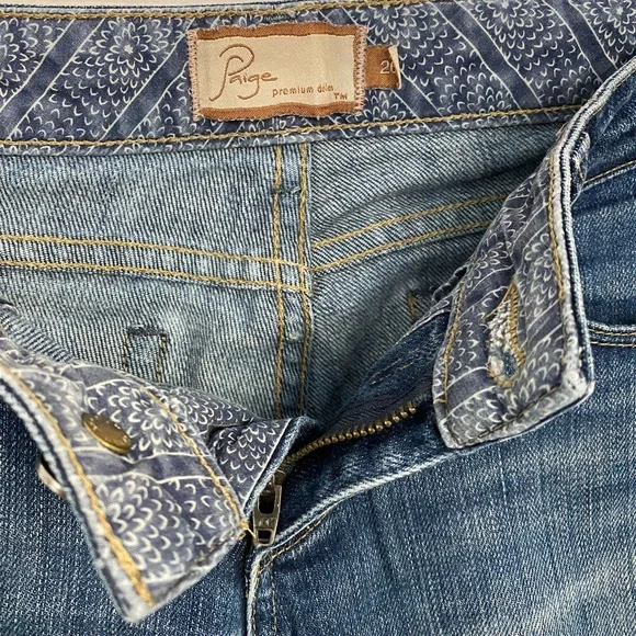 PAIGE • Laurel Canyon Low Rise Bootcut Blue Jeans - Picture 6 of 16